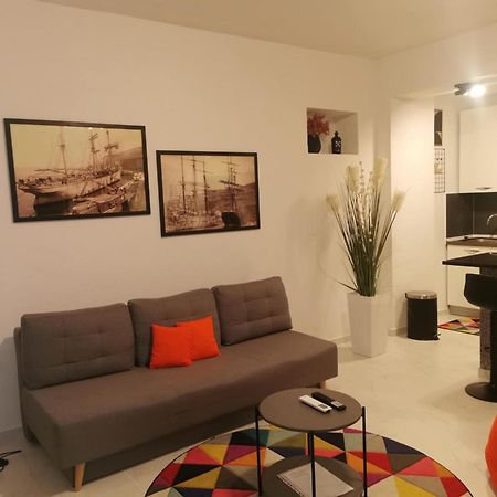 Guesthouse Nadia เซนญ์ ภายนอก รูปภาพ