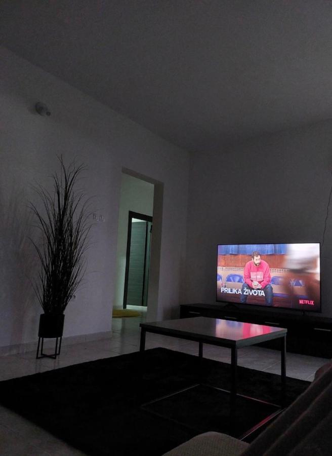 Guesthouse Nadia เซนญ์ ภายนอก รูปภาพ