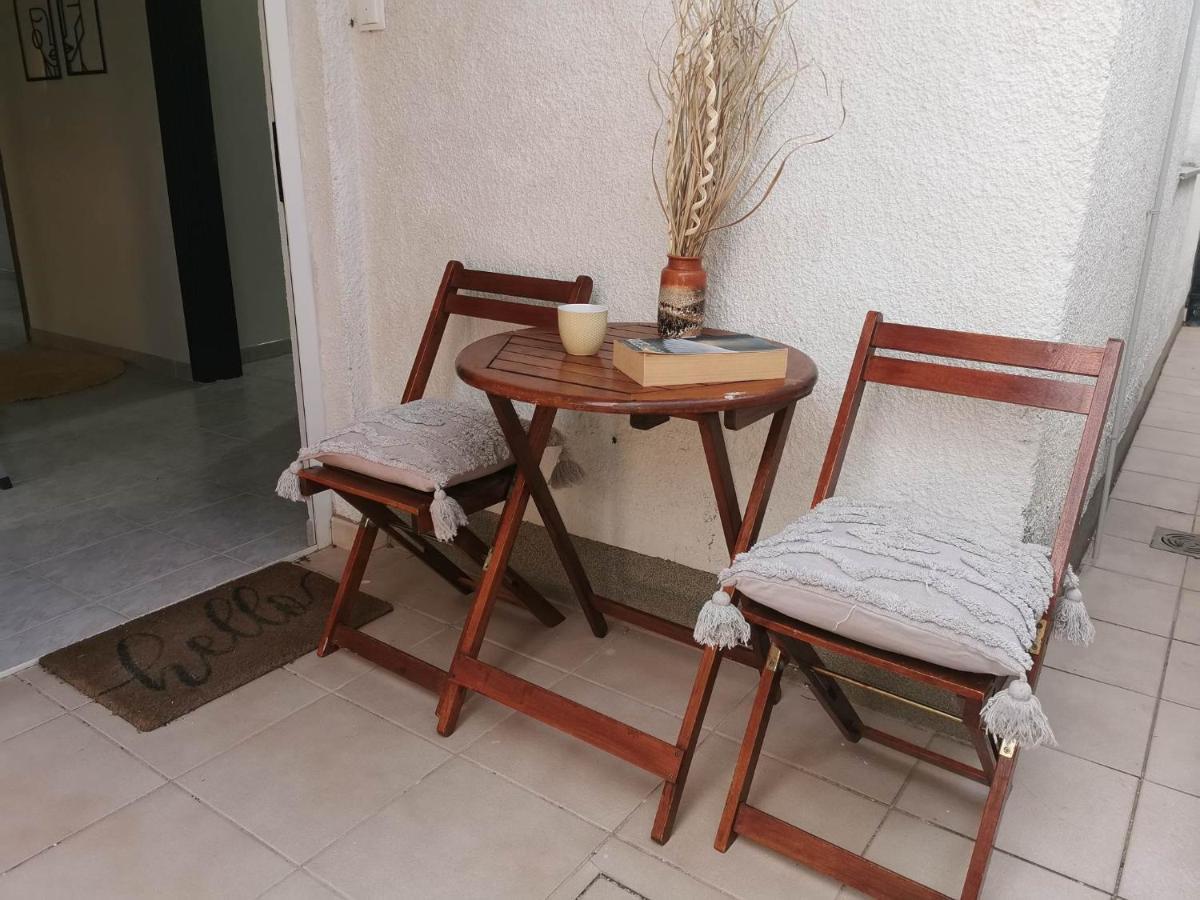 Guesthouse Nadia เซนญ์ ภายนอก รูปภาพ