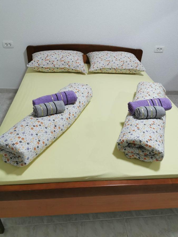 Guesthouse Nadia เซนญ์ ภายนอก รูปภาพ