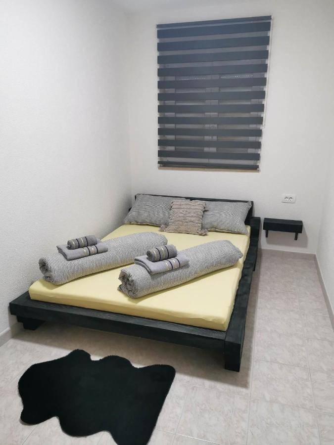 Guesthouse Nadia เซนญ์ ภายนอก รูปภาพ