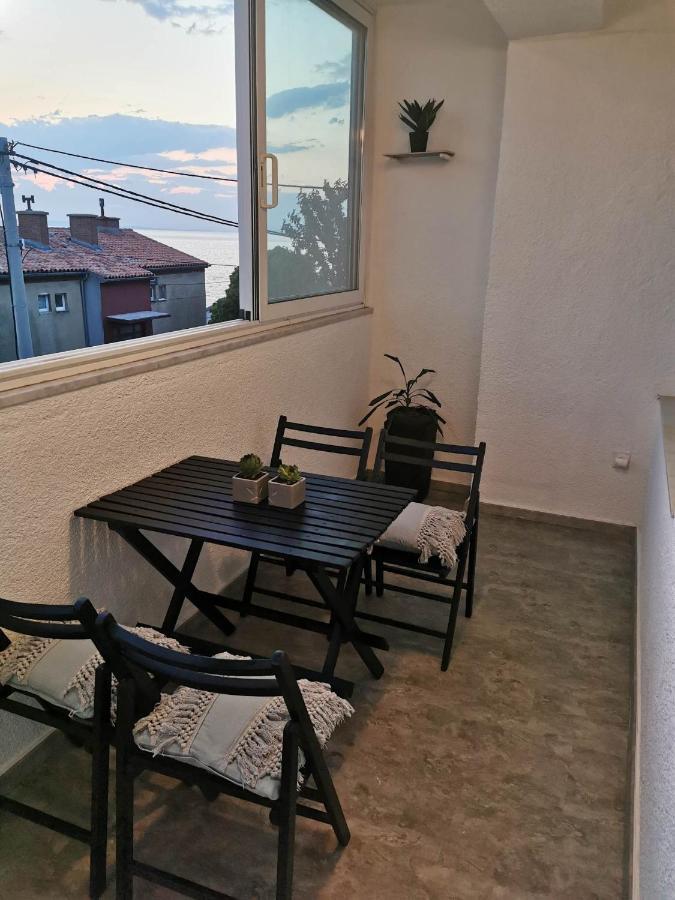 Guesthouse Nadia เซนญ์ ภายนอก รูปภาพ