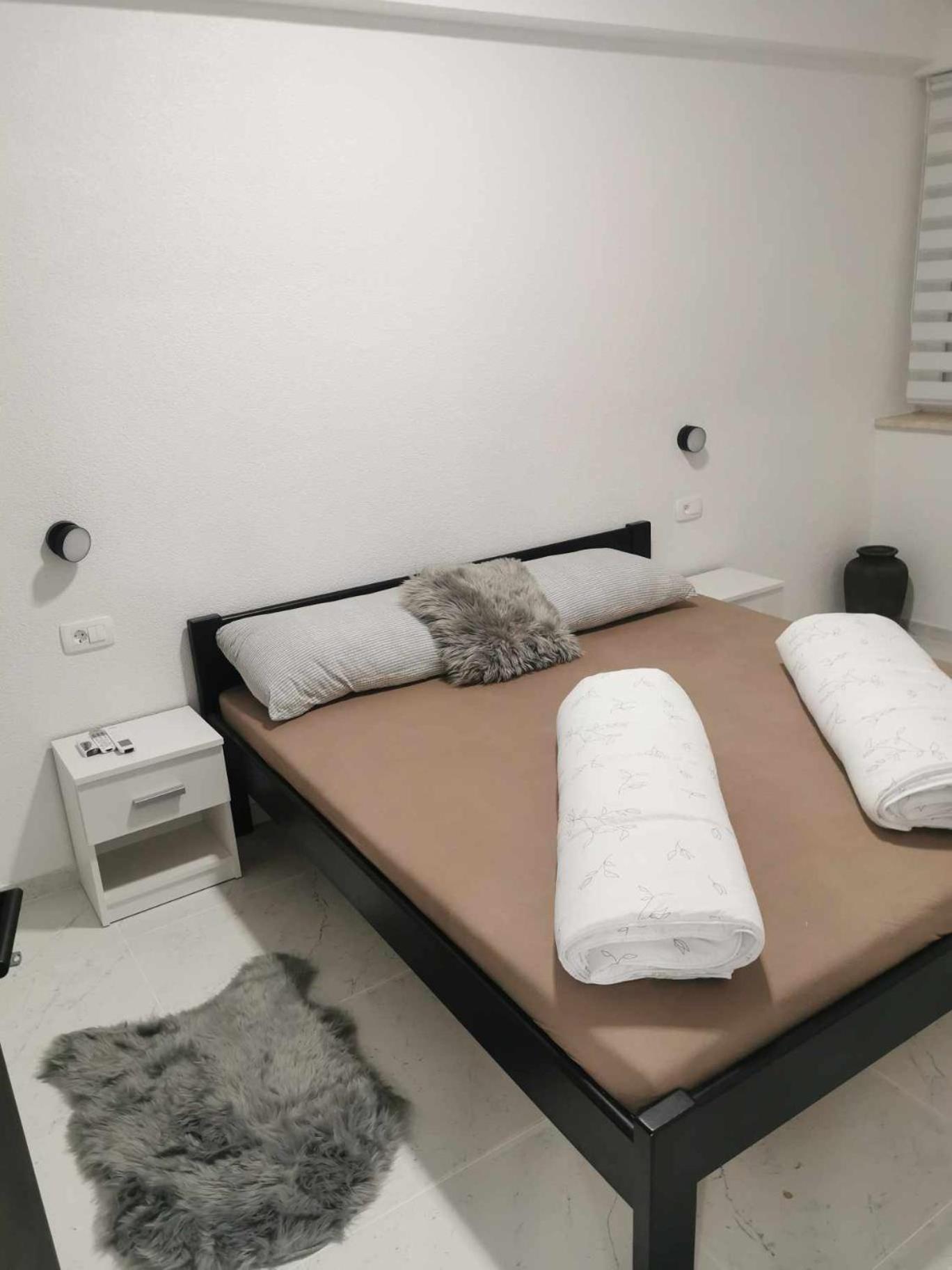 Guesthouse Nadia เซนญ์ ภายนอก รูปภาพ