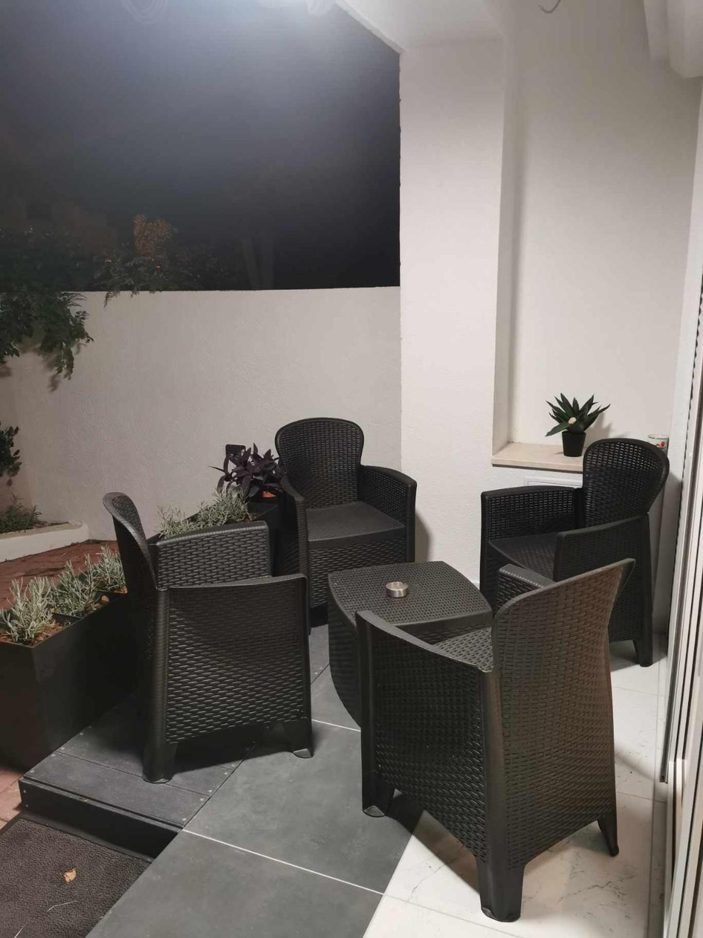 Guesthouse Nadia เซนญ์ ภายนอก รูปภาพ