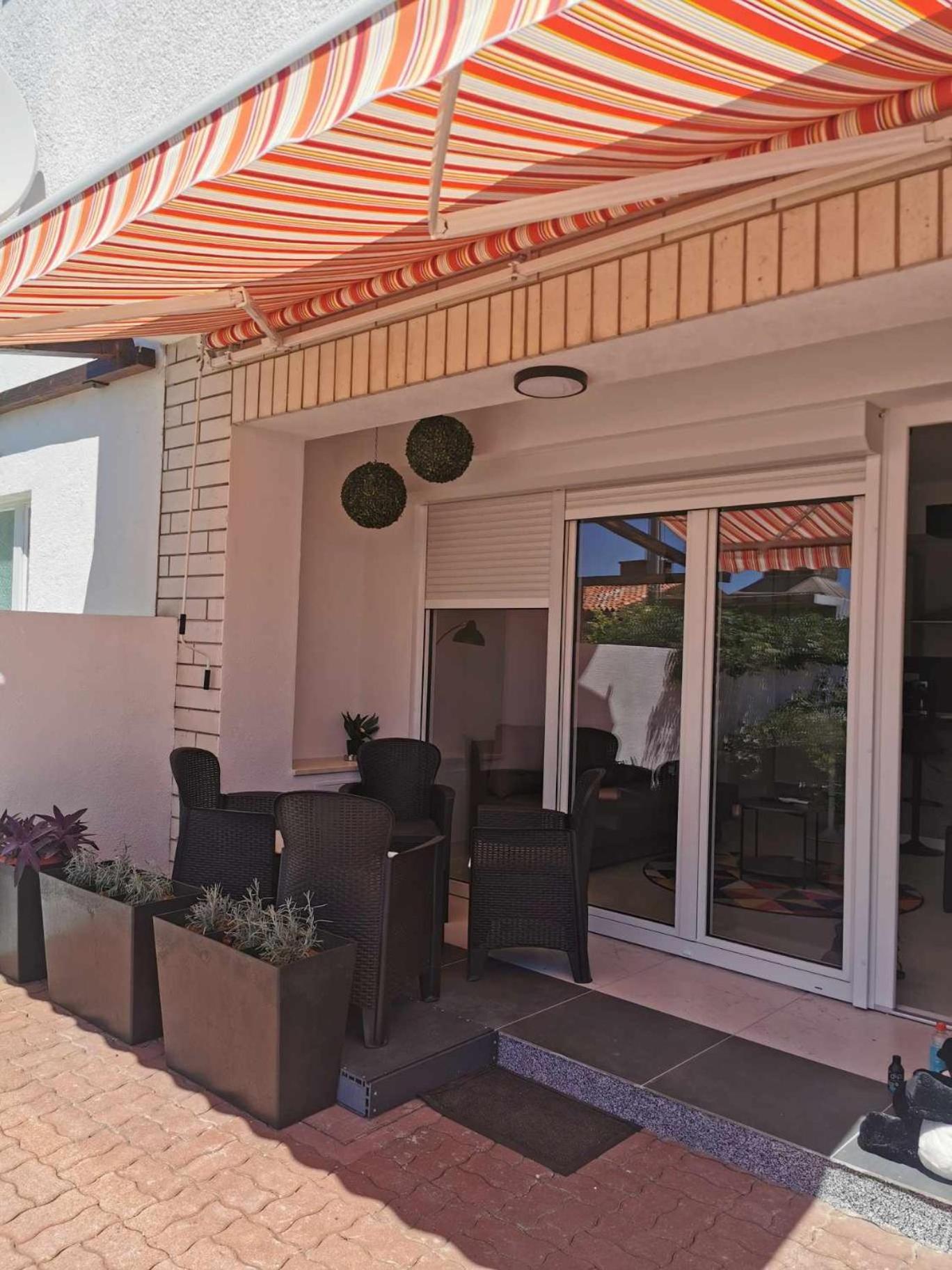 Guesthouse Nadia เซนญ์ ภายนอก รูปภาพ