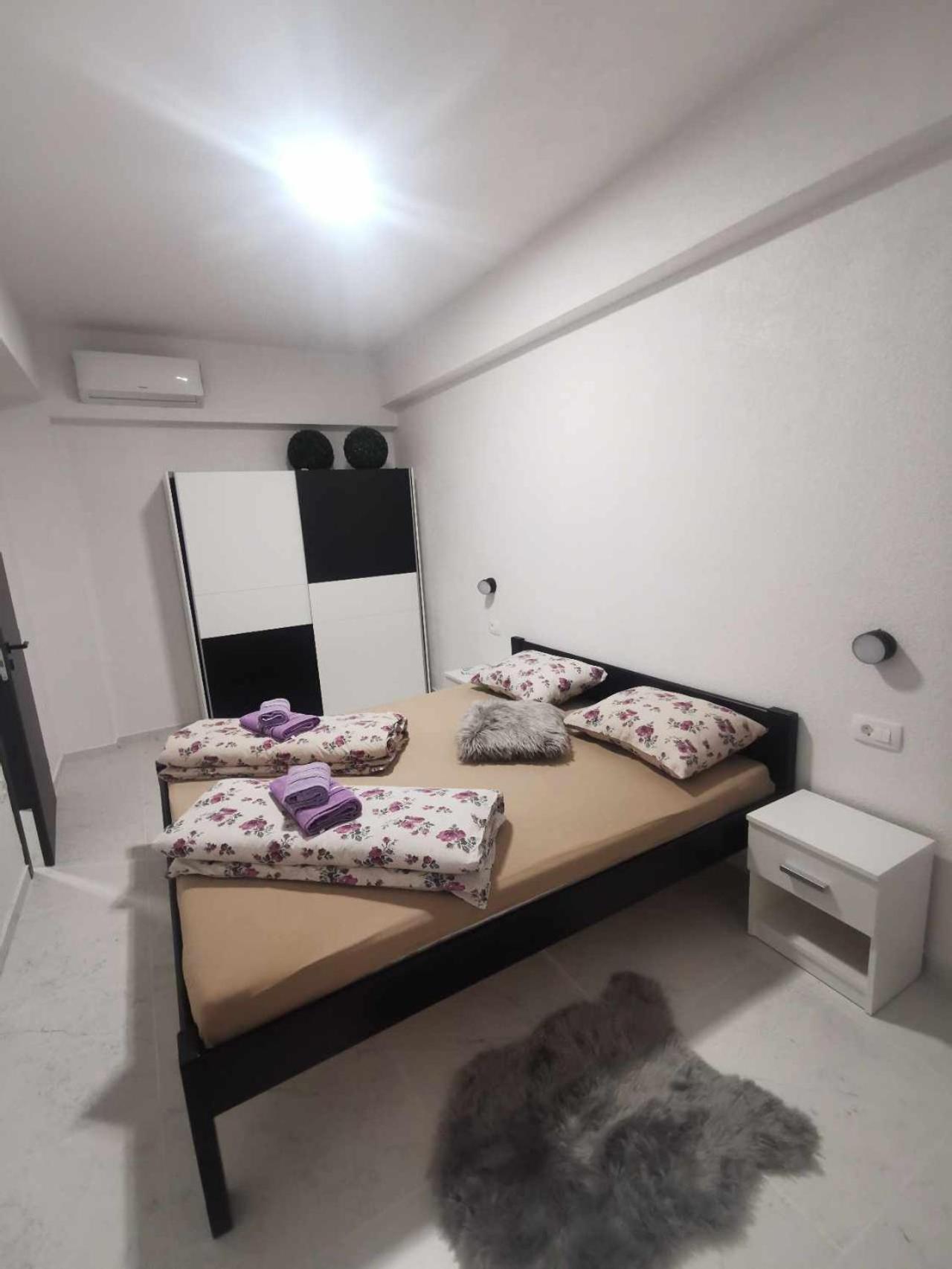 Guesthouse Nadia เซนญ์ ภายนอก รูปภาพ