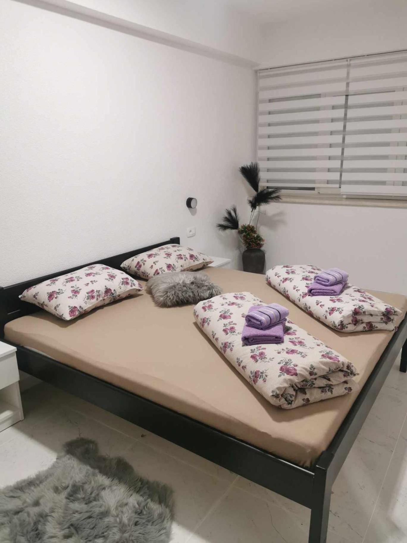 Guesthouse Nadia เซนญ์ ภายนอก รูปภาพ