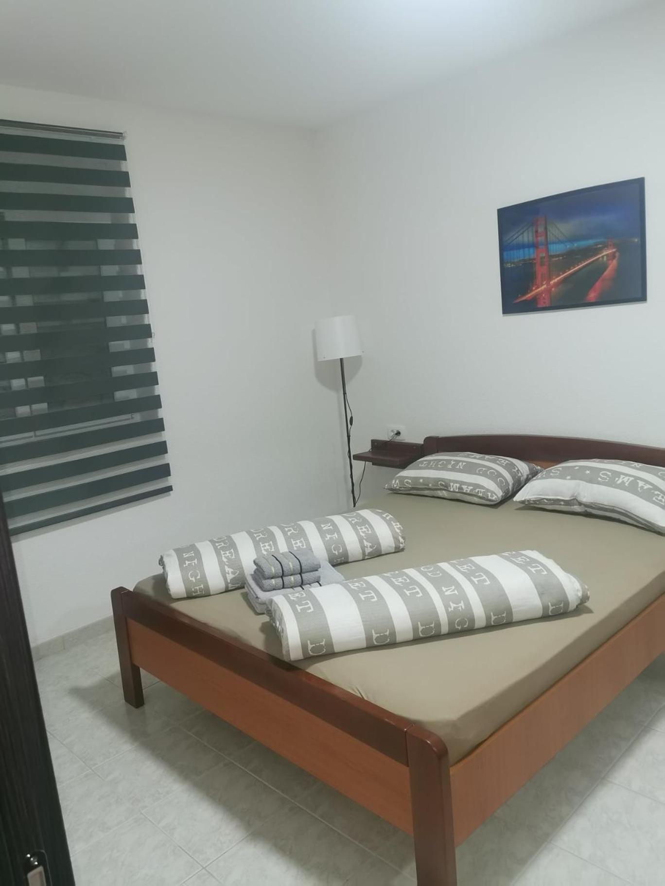 Guesthouse Nadia เซนญ์ ภายนอก รูปภาพ